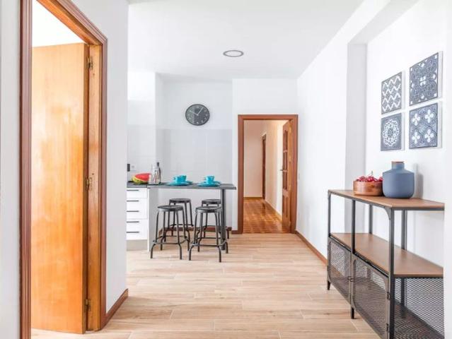 Rooms for rent in 4 bedroom apartment in Berruguete, Madrid