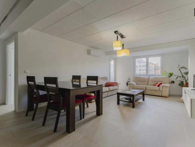 Rooms for rent in 4 bedroom apartment in Camins al Grau