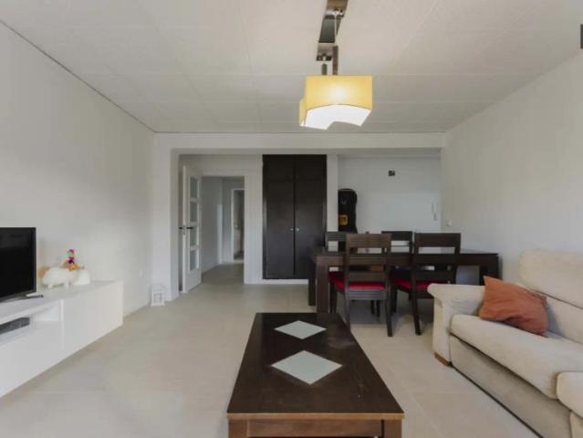Rooms for rent in 4 bedroom apartment in Camins al Grau
