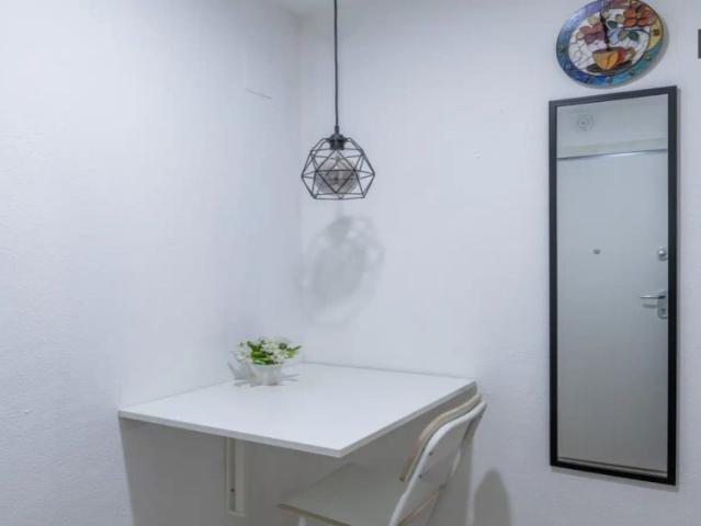 Rooms for rent in 4 bedroom apartment in Carabanchel