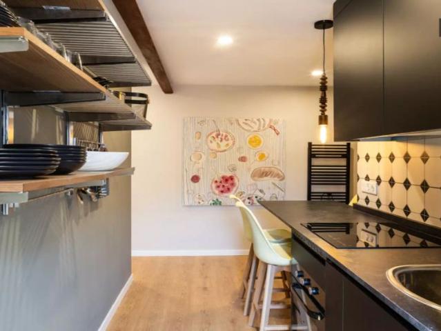 Rooms for rent in 4 bedroom apartment in Cdad. Lineal
