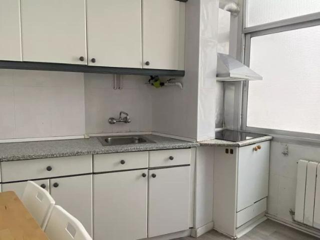Rooms for rent in 4 bedroom apartment in Centro