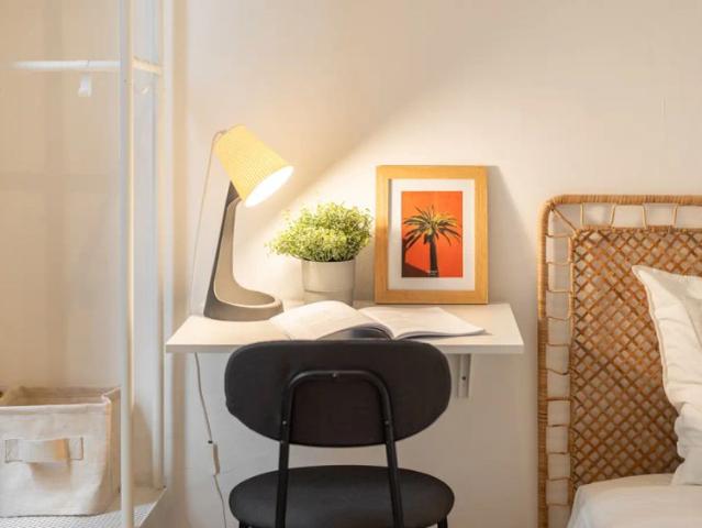 Rooms for rent in 4 bedroom apartment in Ciutat Vella
