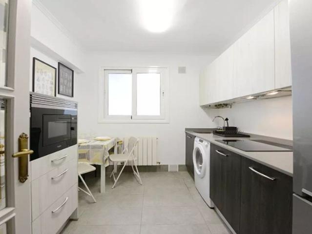 Rooms for rent in 4 bedroom apartment in Deusto, Bilbao