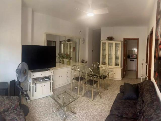 Rooms for rent in 4 bedroom apartment in El Perú