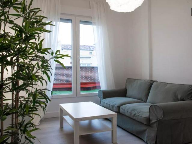 Rooms for rent in 4 bedroom apartment in Salamanca
