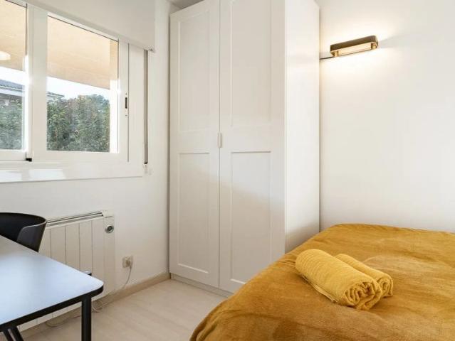 Rooms for rent in 4 bedroom apartment in Sant Cugat Del Vallès