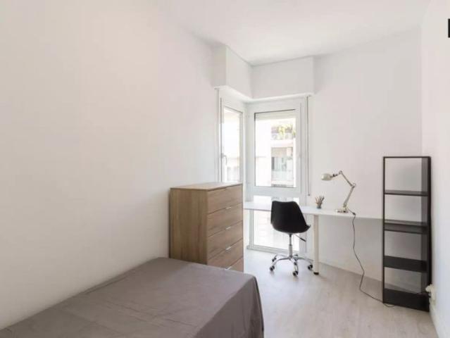 Rooms for rent in 4 bedroom apartment in Sant Gervasi Galvany