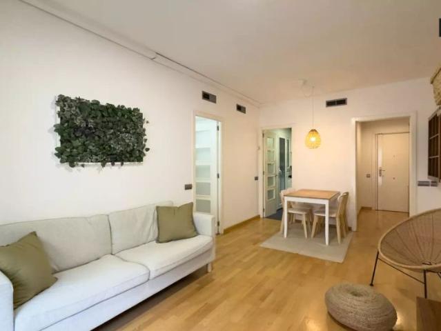 Rooms for rent in 4 bedroom apartment in Sant Gervasi Galvany
