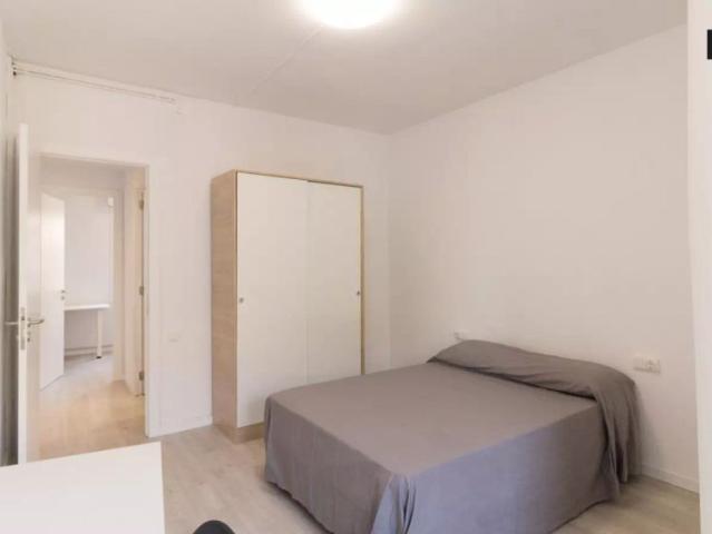 Rooms for rent in 4 bedroom apartment in Sant Gervasi Galvany