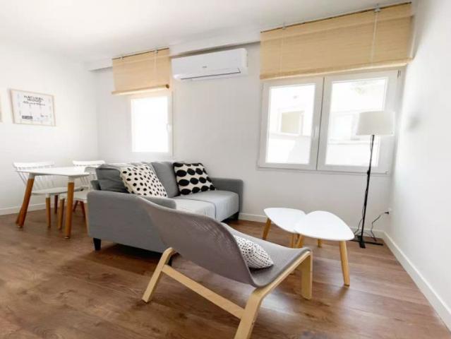 Rooms for rent in 4 bedroom apartment in Vista Alegre