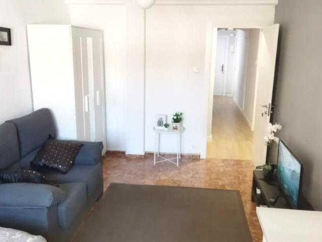 Rooms for rent in 4 bedroom apartment in Zaragoza