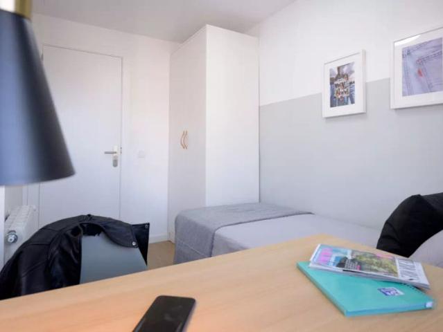 Rooms for rent in 5 bedroom apartment in Camins Al Grau