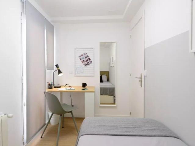 Rooms for rent in 5 bedroom apartment in Camins Al Grau