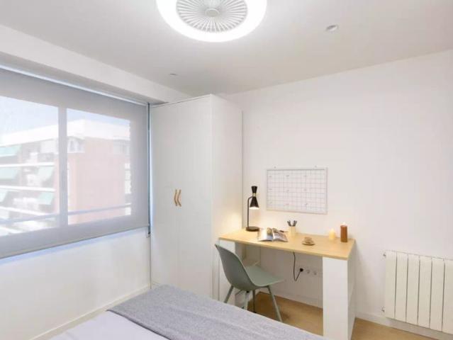 Rooms for rent in 5 bedroom apartment in Camins Al Grau