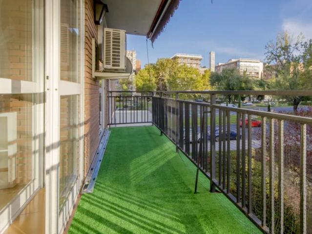 Rooms for rent in 5 bedroom apartment in Chamartín