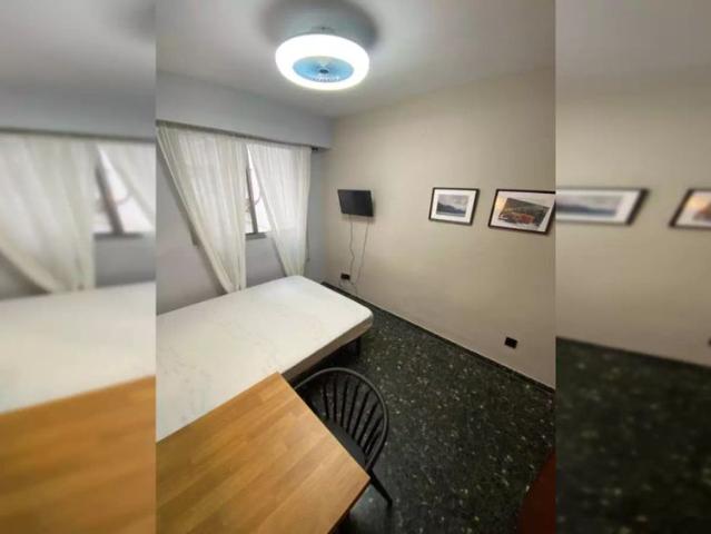 Rooms for rent in 5 bedroom apartment in L'Eixample