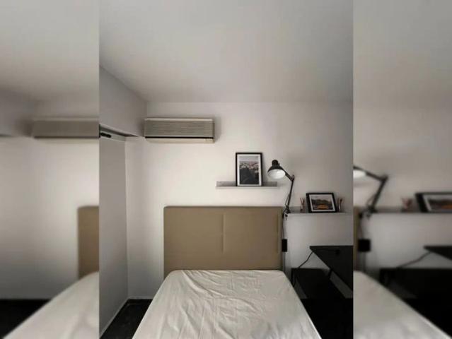 Rooms for rent in 5 bedroom apartment in L'Eixample