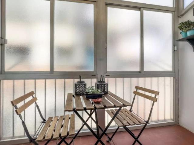 Rooms for rent in 5 bedroom apartment in Sant Antoni