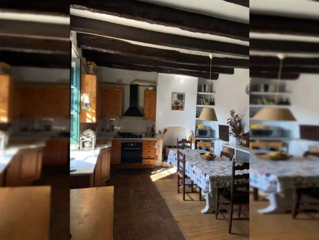 Rooms for rent in 5 bedroom house in Alella
