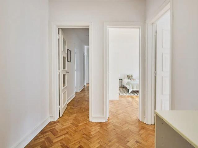 Rooms for rent in 6 bedroom apartment in Areeiro