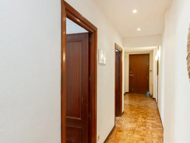 Rooms for rent in 6 bedroom apartment in Chamberí