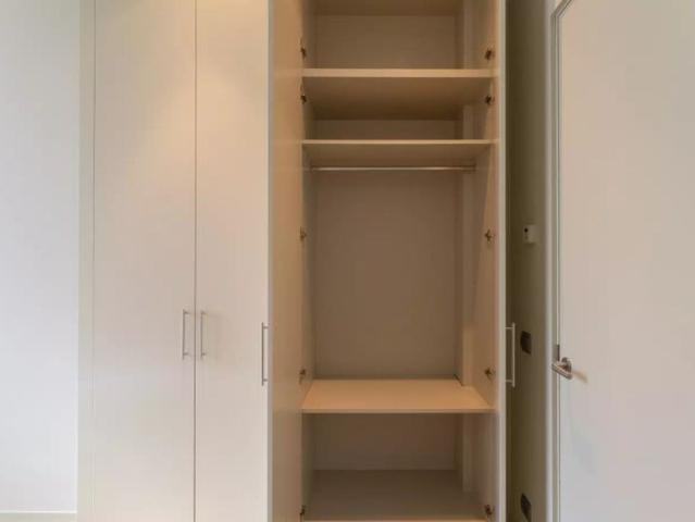 Rooms for rent in 6 bedroom apartment in Chamberí