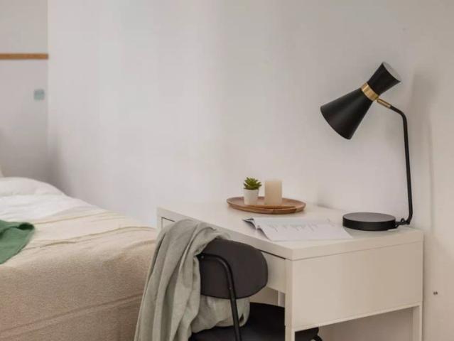 Rooms for rent in 6 bedroom apartment in Ciutat Vella