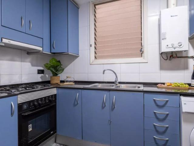 Rooms for rent in 6 bedroom apartment in Ciutat Vella
