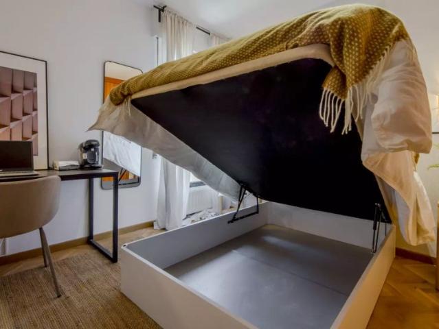 Rooms for rent in 6 bedroom apartment in Estrella