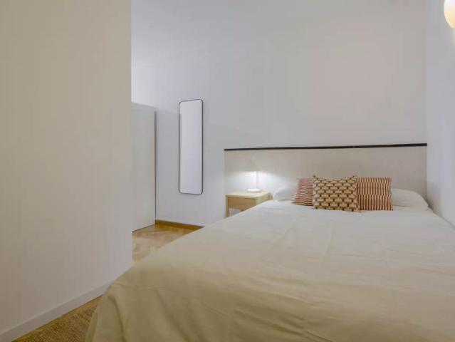 Rooms for rent in 6 bedroom apartment in Estrella