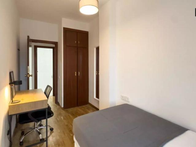 Rooms for rent in 6 bedroom apartment in Les Corts