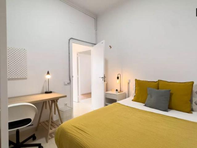 Rooms for rent in 6 bedroom apartment in Les Corts De Sarrià