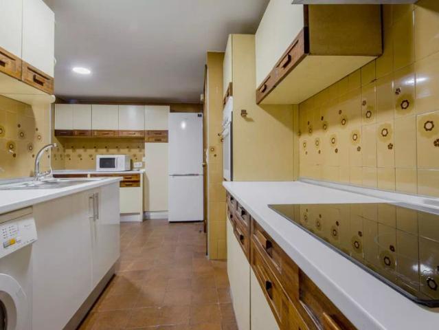 Rooms for rent in 6 bedroom apartment in Retiro