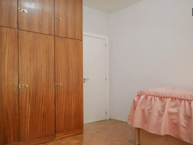 Rooms for rent in 6 bedroom apartment in Valdezarza