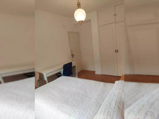 Rooms for rent in 6 bedroom apartment in Valdezarza