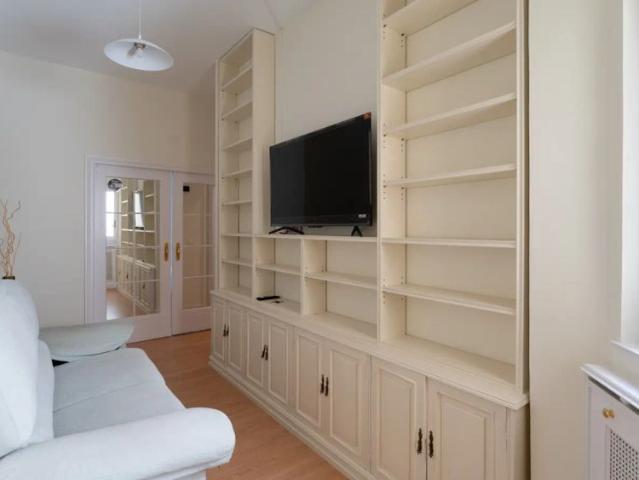 Rooms for rent in 7 bedroom apartment in Malasaña