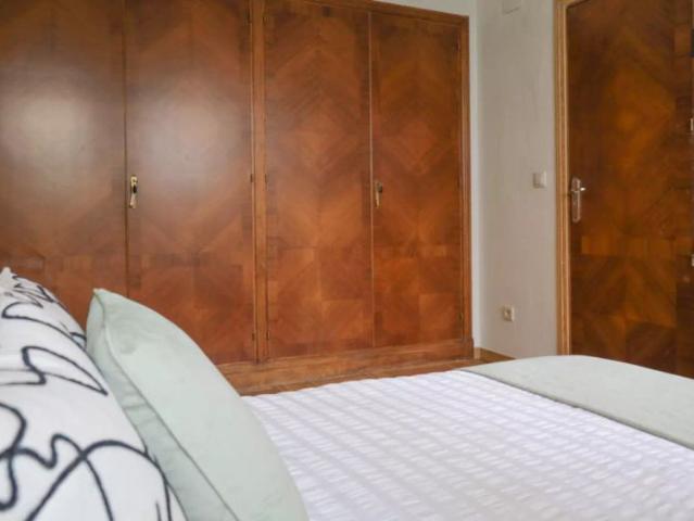 Rooms for rent in 7 bedroom apartment in Cuatro Caminos
