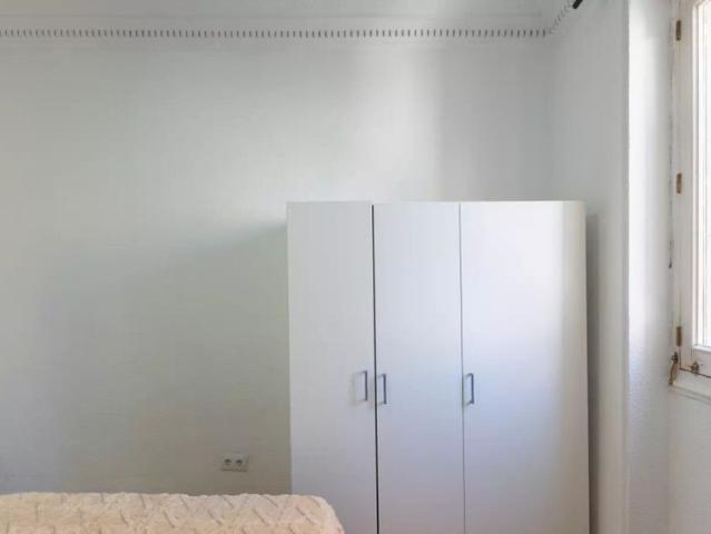 Rooms for rent in 7 bedroom apartment in Chamberí