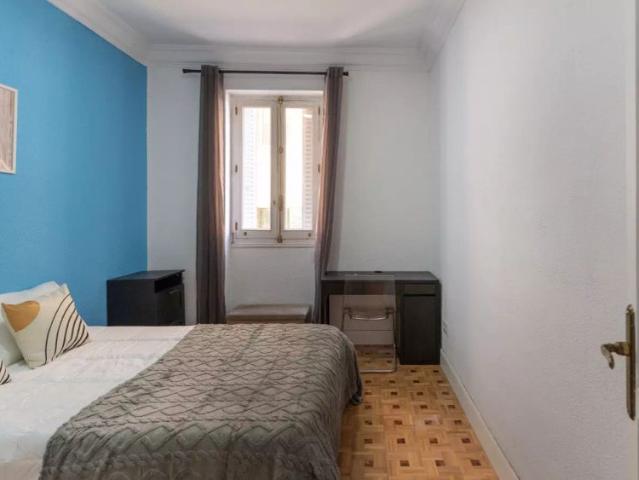 Rooms for rent in 7 bedroom apartment in Chamberí