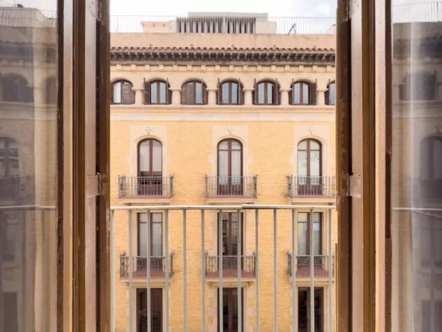 Rooms for rent in 7 bedroom apartment in Ciutat Vella