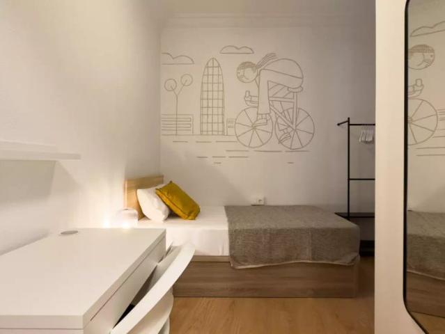 Rooms for rent in 7 bedroom apartment in Ciutat Vella