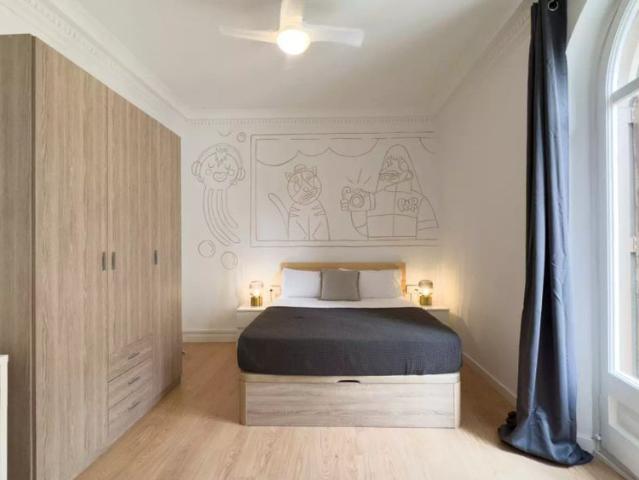 Rooms for rent in 7 bedroom apartment in Ciutat Vella