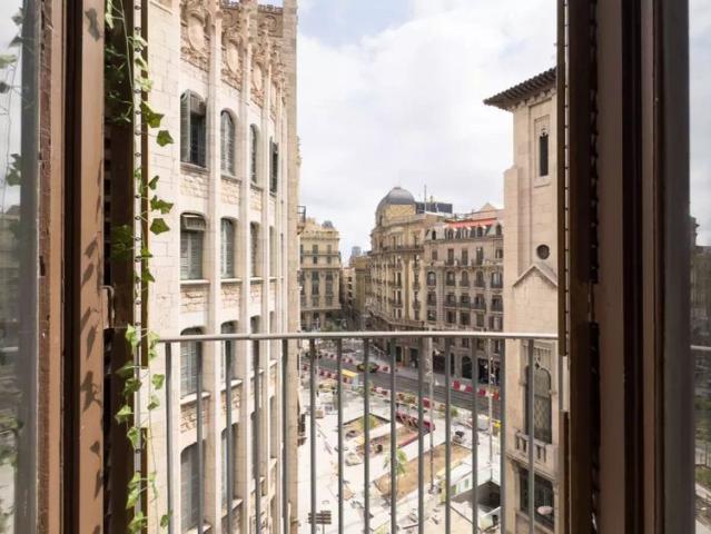 Rooms for rent in 7 bedroom apartment in Ciutat Vella