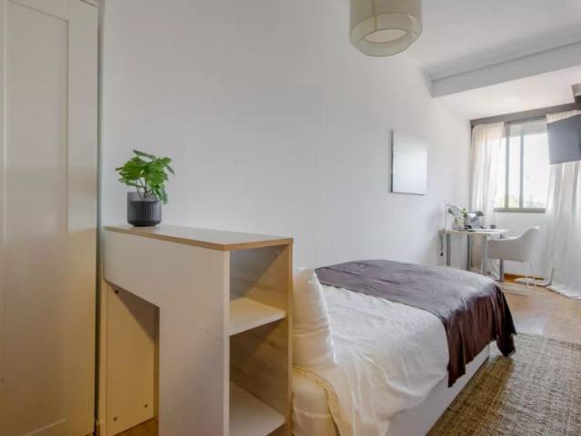 Rooms for rent in 7 bedroom apartment in Fuencarral