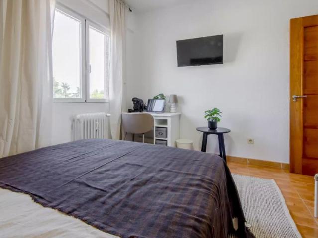 Rooms for rent in 7 bedroom apartment in Fuencarral