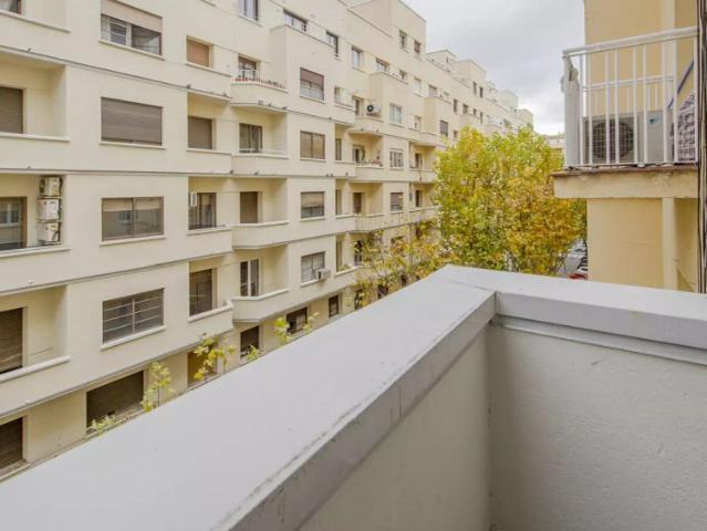 Rooms for rent in 7 bedroom apartment in Goya