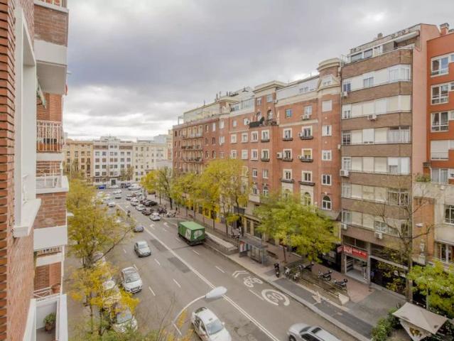 Rooms for rent in 7 bedroom apartment in Goya