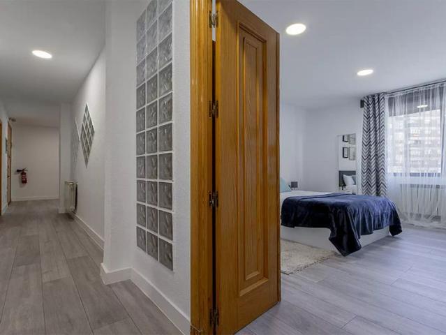 Rooms for rent in 7 bedroom apartment in La Guindalera