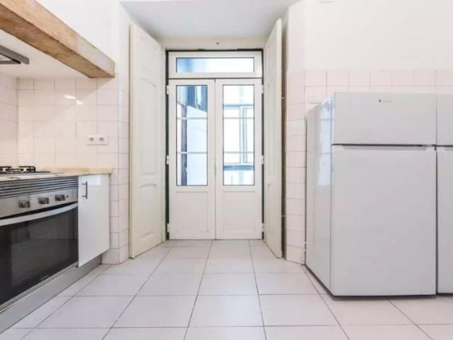 Rooms for rent in 7 bedroom apartment in Santa Cruz
